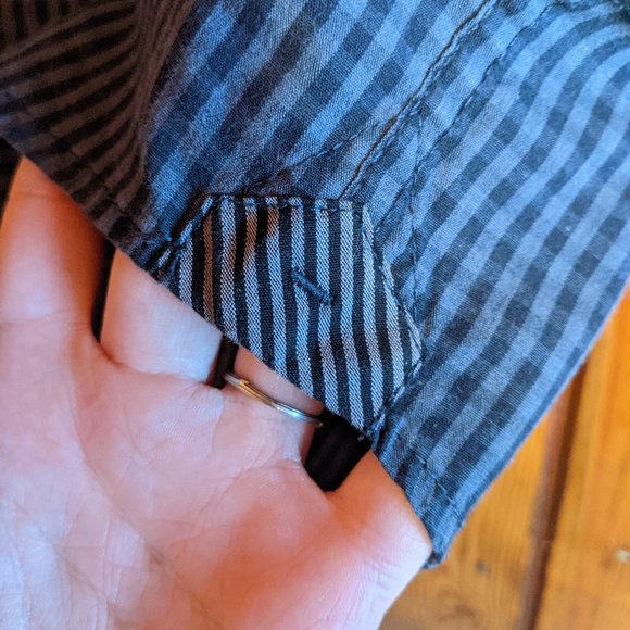 Volcom Short Sleeve Button Up Shirt - Size M - Picture 8 of 9